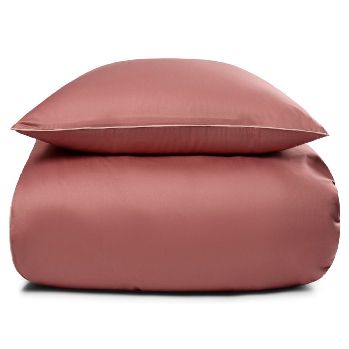 Sengetøj 140x220 cm - 100% bomuldssatin - Solid mørk rosa sengetøj med pipingkant - Ekstra blødt sengesæt fra By Borg
